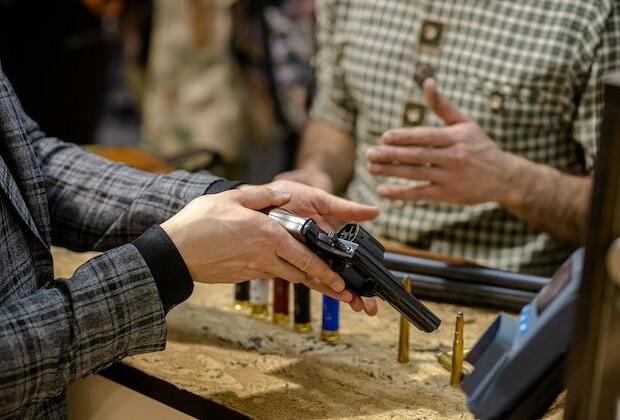 Federal licenses to be required by firearm sellers at gun shows