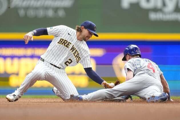Cubs take series from Brewers with 3-run 10th inning
