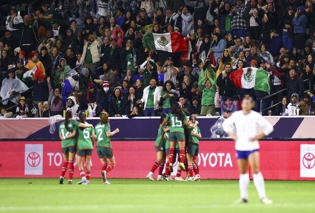 Mexico shocks USWNT, wins W Gold Cup group