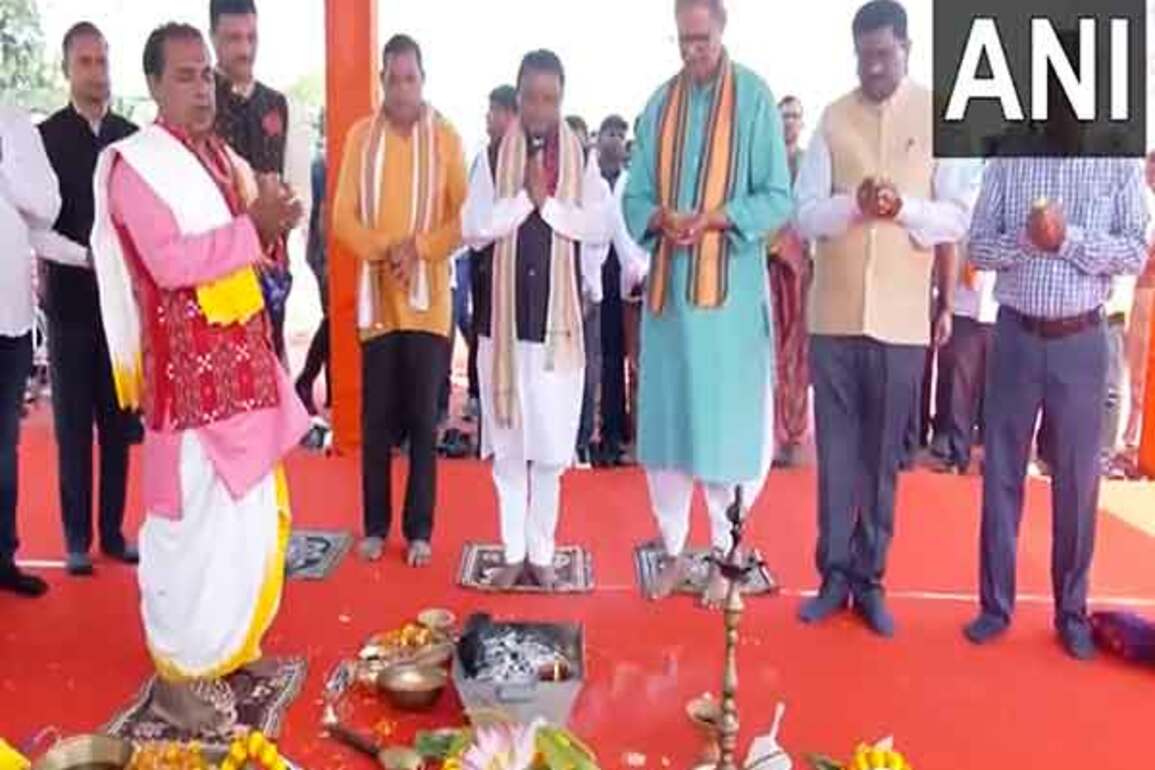 Akshaya Tritiya: Odisha CM performs 'Akhi Muthi Anukula'