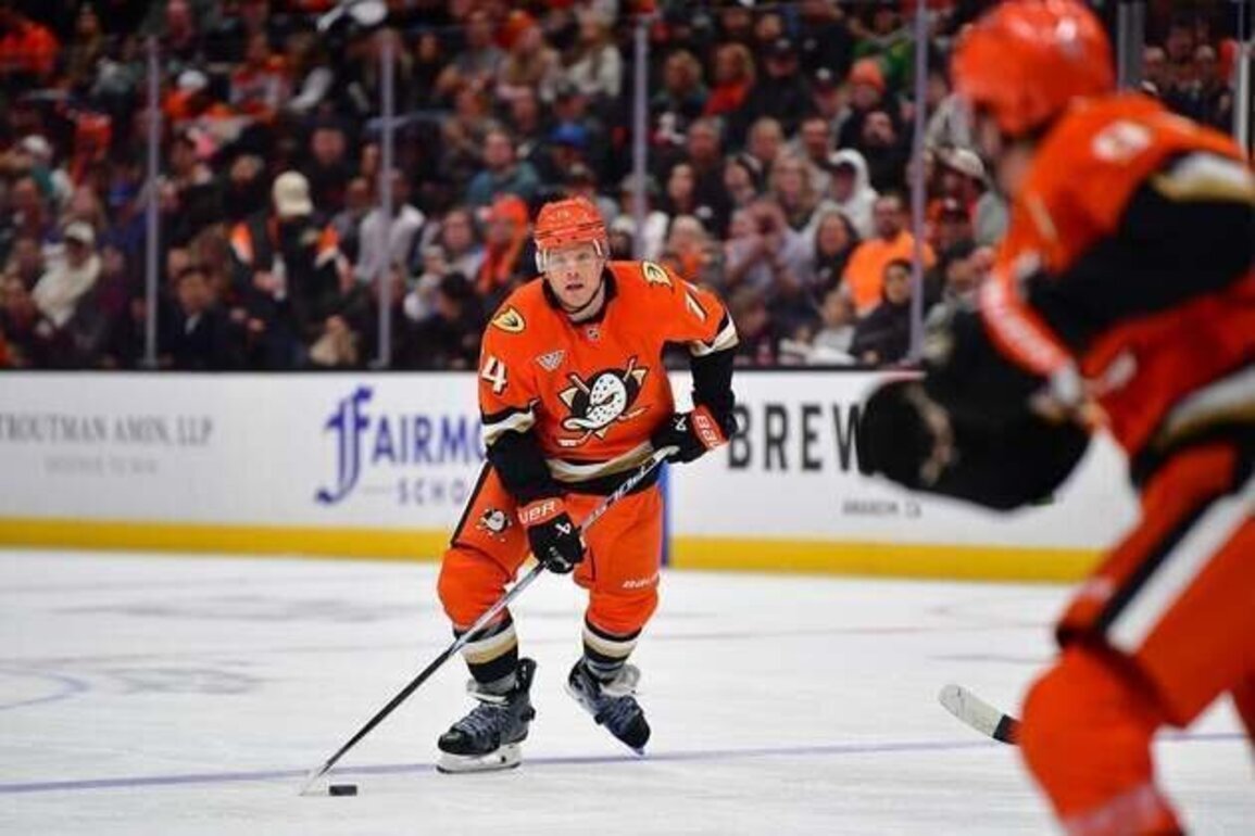 Ducks close to snapping playoff drought as Canucks visit