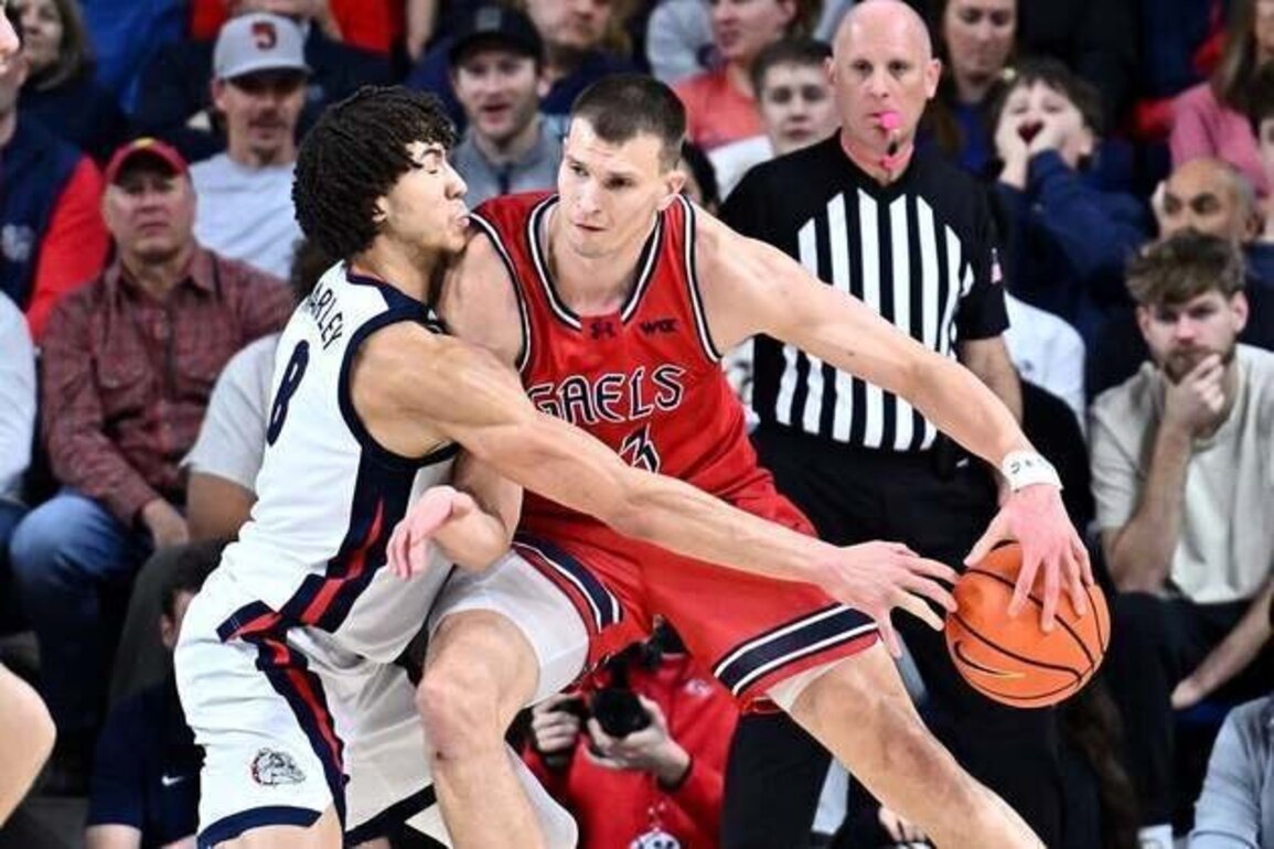 Graham Ike stars in return as No. 6 Gonzaga handles Saint Mary's