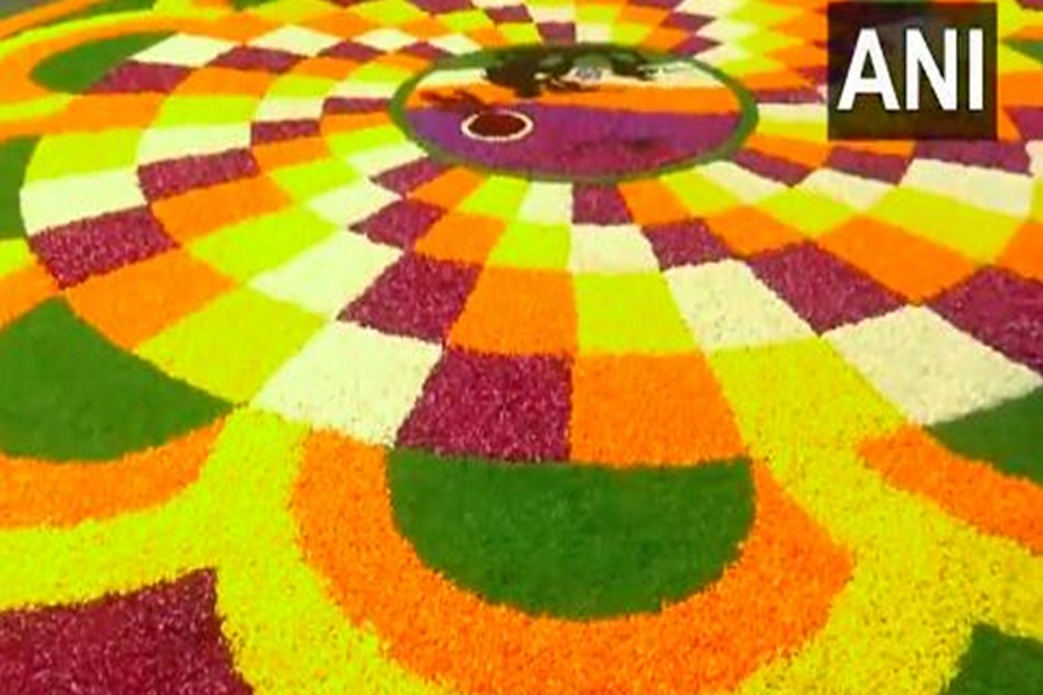 Floral rangoli, 'Onam Pookalam', made at CSMT Mumbai in memory of lost lives in 26/11 terrorist attack