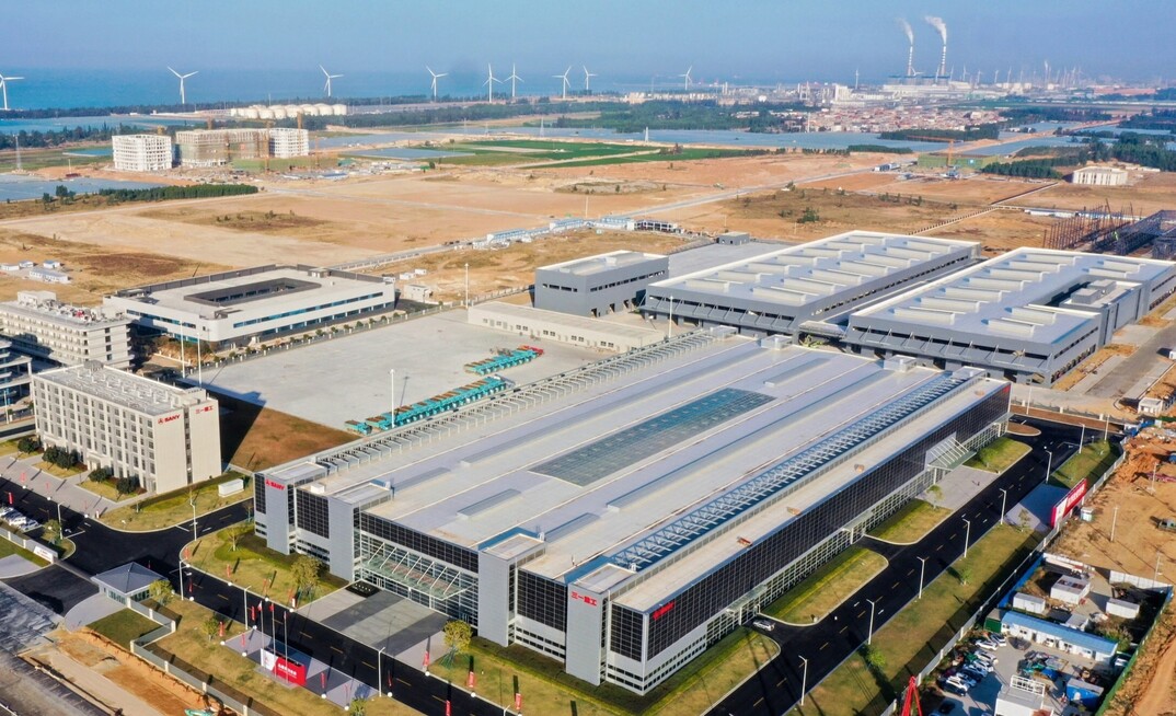 SANY's "first global engineering machinery remanufacturing base" in Dongfang City, Hainan