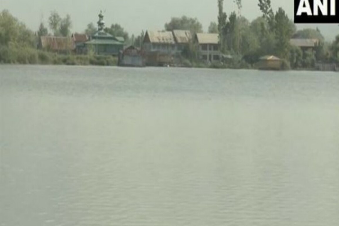 Kashmir valley sees calm as traders expect revival of tourism