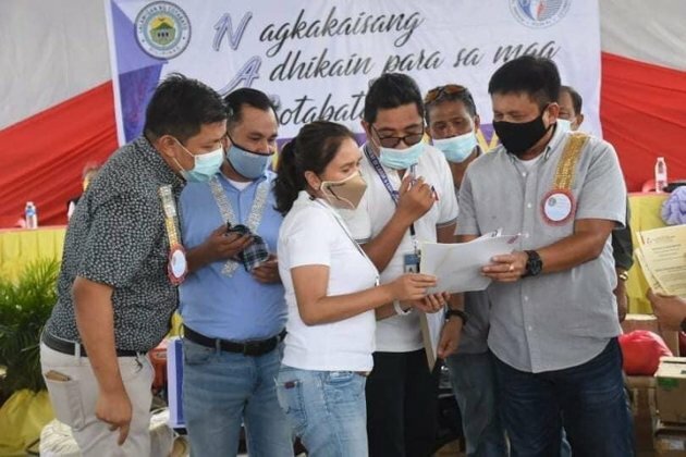 26 workers in Tulunan get P646K aid from DOLE XII
