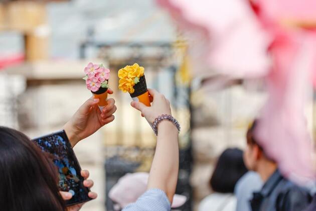 Celebrating inner companion becomes a youth trend in China