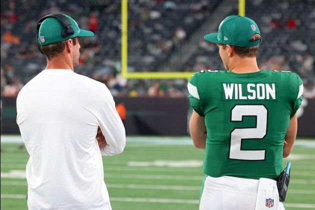 Aaron Rodgers chastises Jets for sideline spats