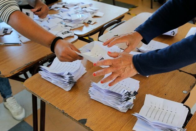 Ex-Protester, Far-Right Lawmaker to Meet in Chilean Runoff