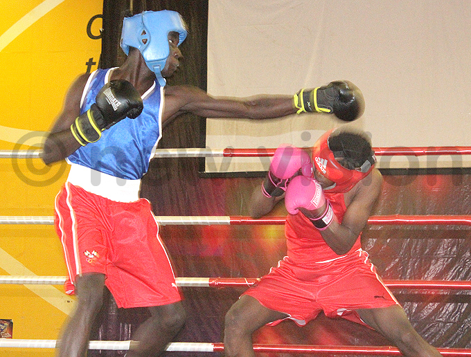 ight welterweight arouk merun of ast oast ducks away from s eorge erembe during their fight at ugogo hoto by amson pus
