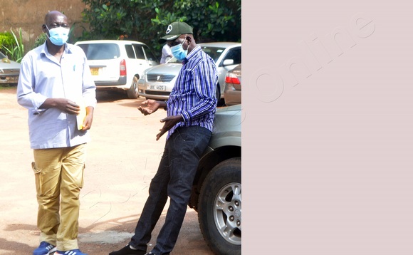 Omugagga Dodoviko Mwanje ( ku kkono ) ng'ali ku kkooti e Kololo ne SSP Rashid Agero. Omugagga Dodoviko Mwanje ( ku kkono ) ng'ali ku kkooti e Kololo ne SSP Rashid Agero.