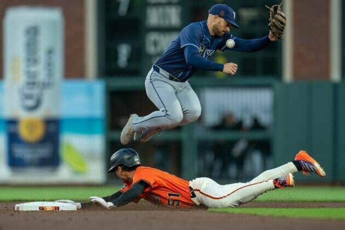 Rays come back three times, hand Giants 6th straight loss
