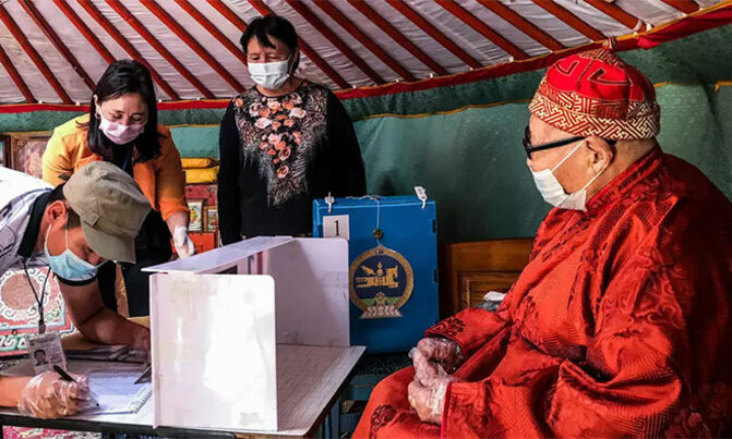 Mongolians vote in shadow of coronavirus Mongolians vote in shadow of coronavirus