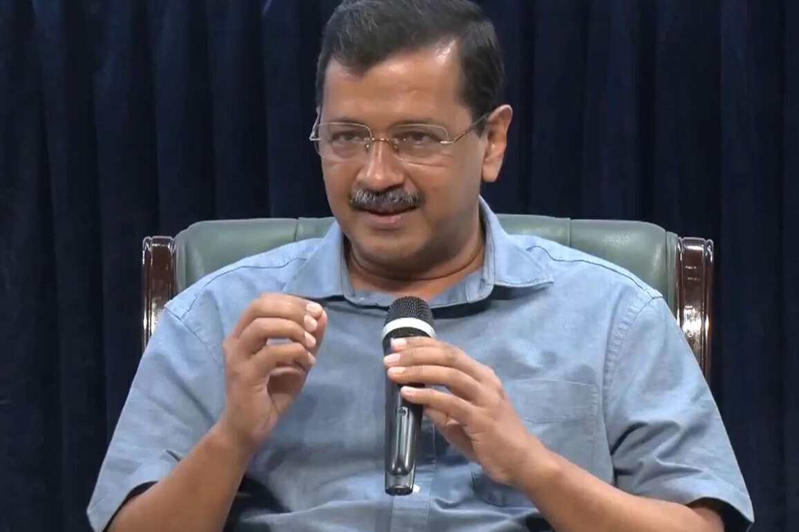 "PM Modi might not be the PM by the end of 2026", says Arvind Kejriwal at Sanjay Raut's book launch