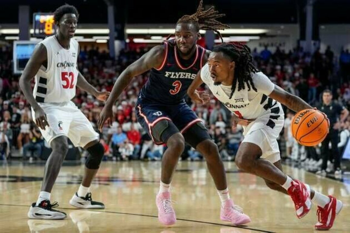 Day Day Thomas guides Cincinnati to intense win over Dayton