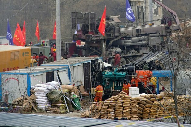 11 Chinese Miners Rescued After 2 Weeks Trapped Underground
