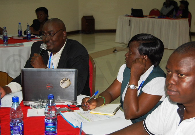  participant makes a submission during the session on how to manage the  hoto by oreen usingo