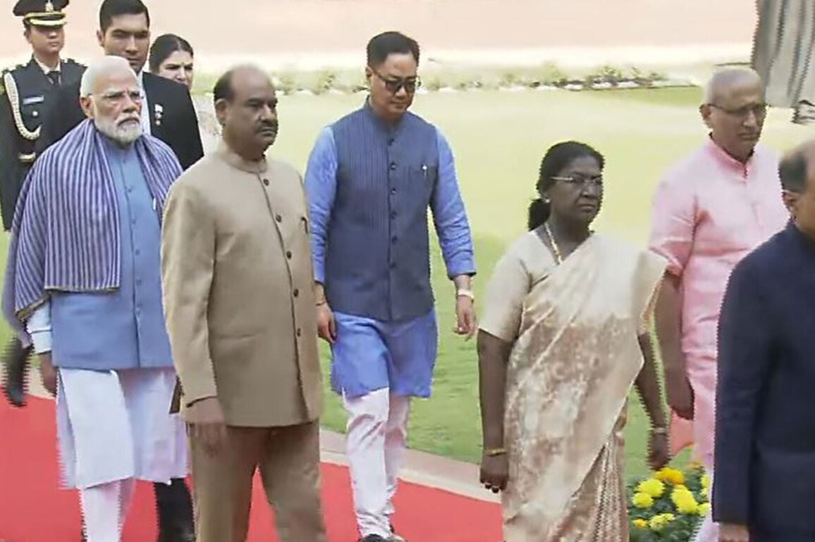 President Murmu, PM Modi at Samvidhan Sadan for event marking Constitution Day