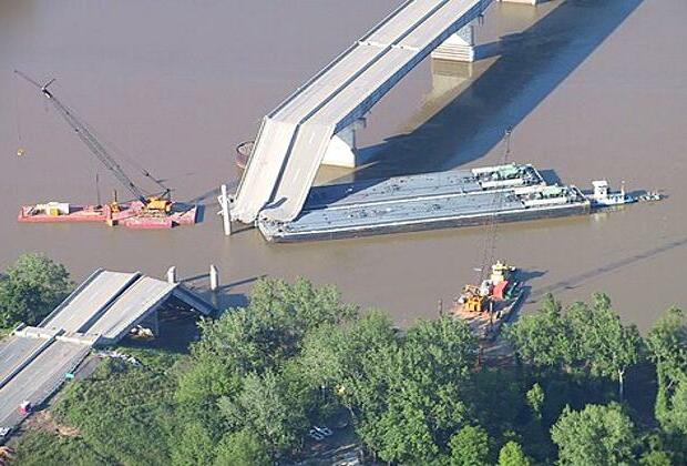 Vietnam storm deaths rise to143 as bridge collapses, sweeps away bus