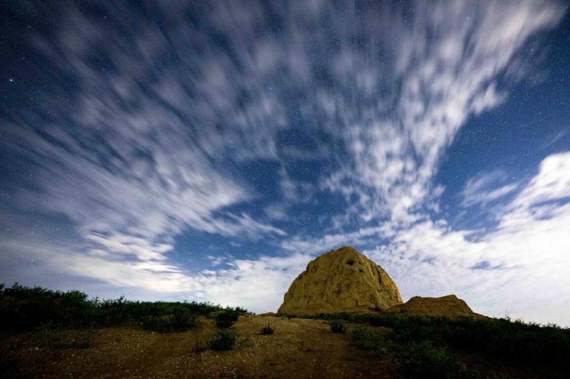Chinese couple turns 100,000 photos of Great Wall into a museum