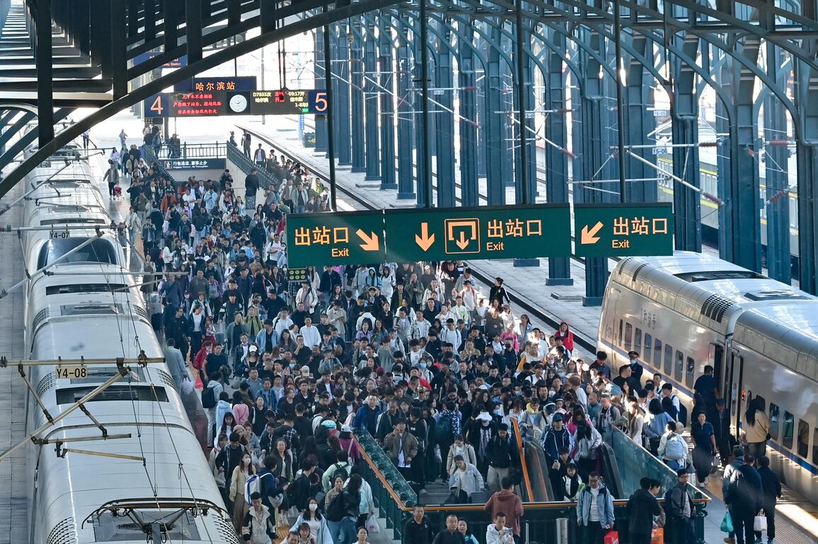 CHINA-RAILWAY-PASSENGER TRIPS-NEW RECORD (CN)