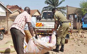 Poliisi eri ku muyiggo gw'abazadde abasse omwana