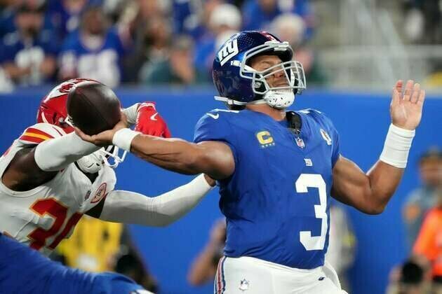 Giants plot QB change? Brian Daboll 'evaluating everything'