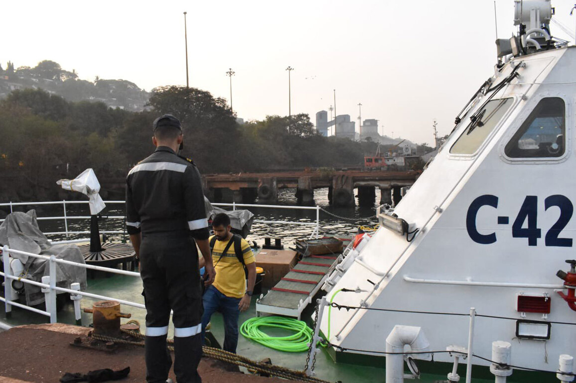Indian Coast Guard carries out swift medical evacuation of Indian sailor from UK-flagged vessel off Goa coast