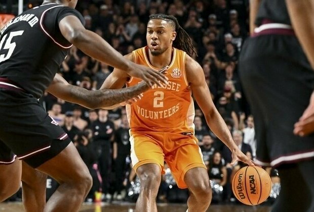 Chaz Lanier (30 points) leads No. 6 Tennessee past No. 7 Texas A&M