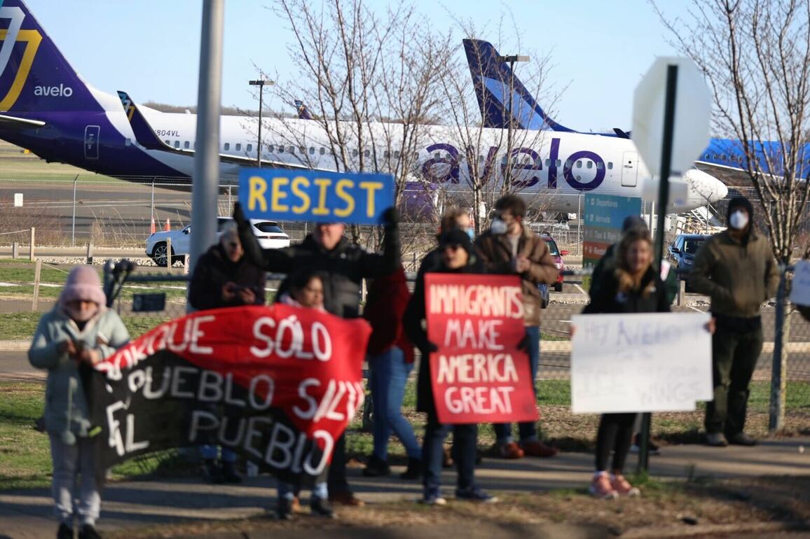 CT lawmakers could penalize Avelo Airlines for deportation flights