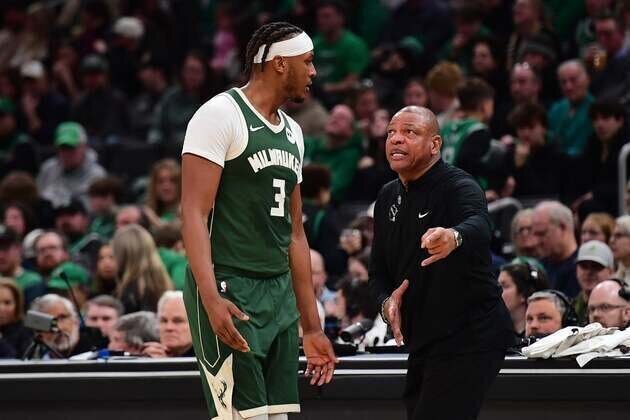 Trade deadline looms as large as matchup for Bulls, Bucks