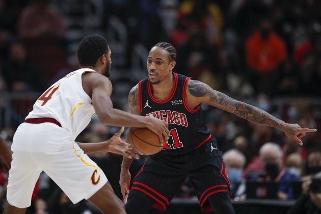 Bulls end skid, stop Cavaliers' winning streak
