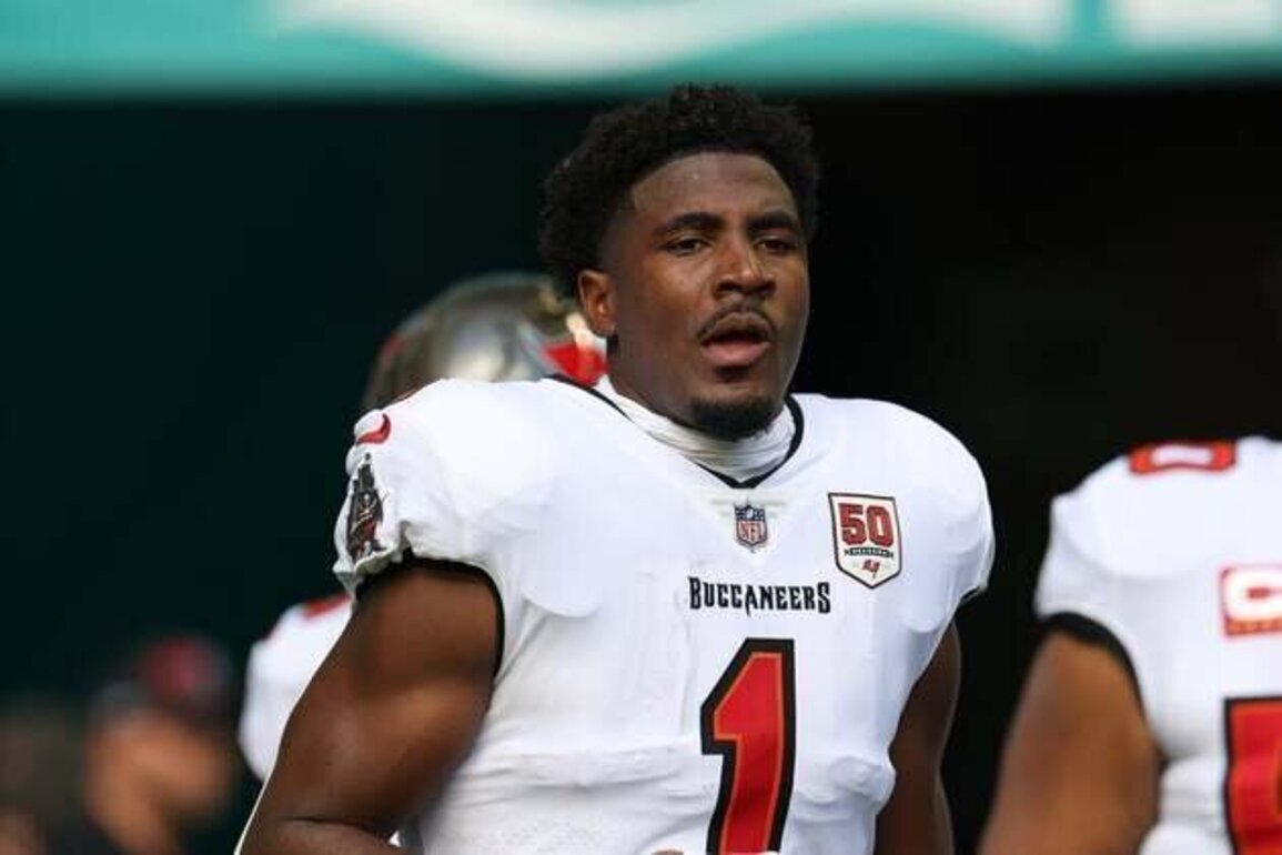 Report: Commanders signing RB Rachaad White to 1-year deal