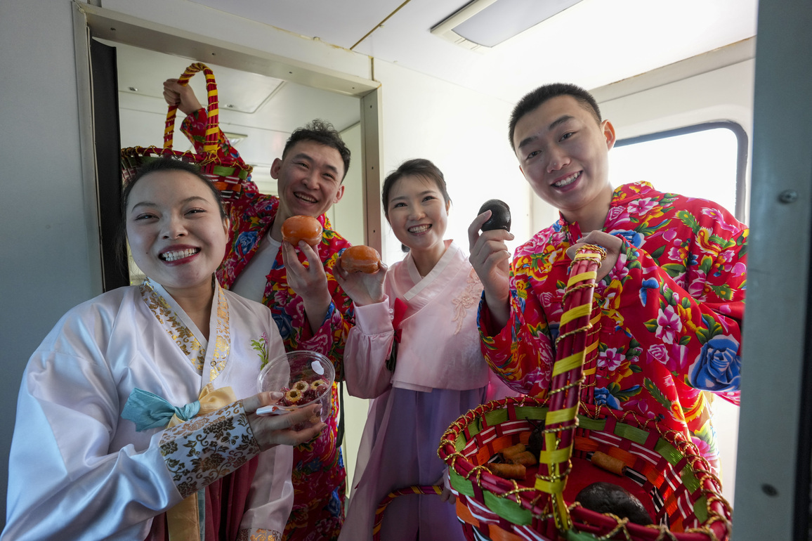 CHINA-HEILONGJIANG-"IN-TRAIN FAIR"-LAUNCH (CN)