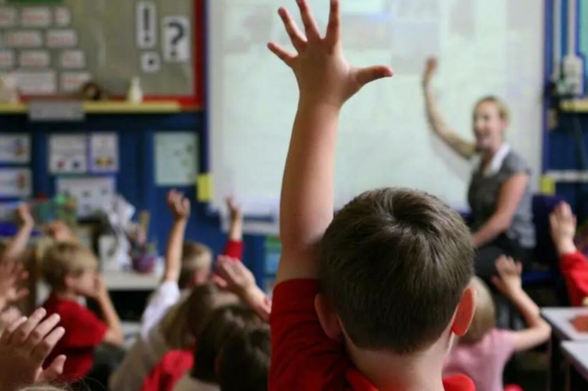 Givan provides update on Clogher and Dungannon pre-school places