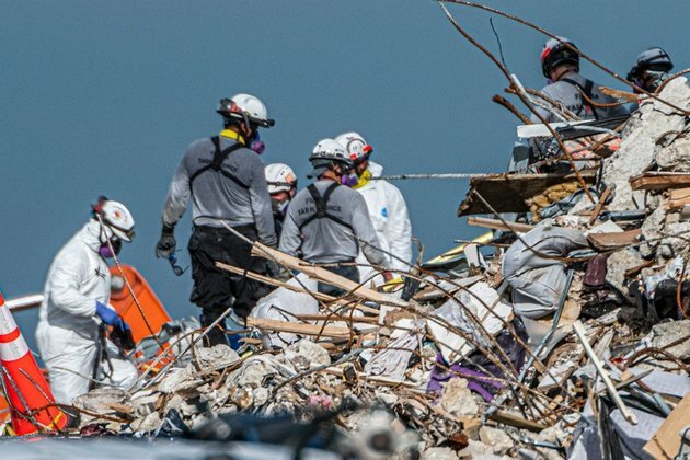 Fire department ends search of collapsed Florida condo for remains