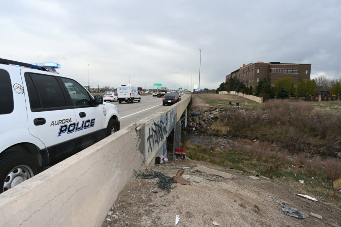 Aurora police trying to ID remains found near I-225 overpass