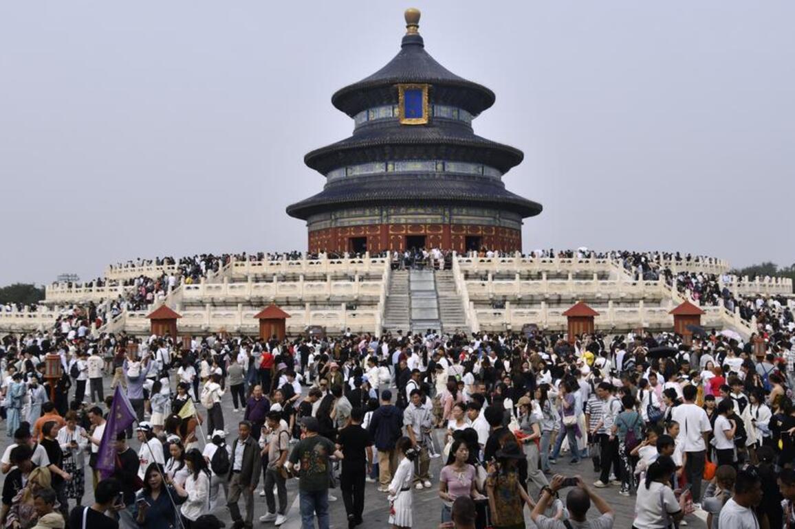 Visa-free entry policies boost inbound tourism during National Day holiday