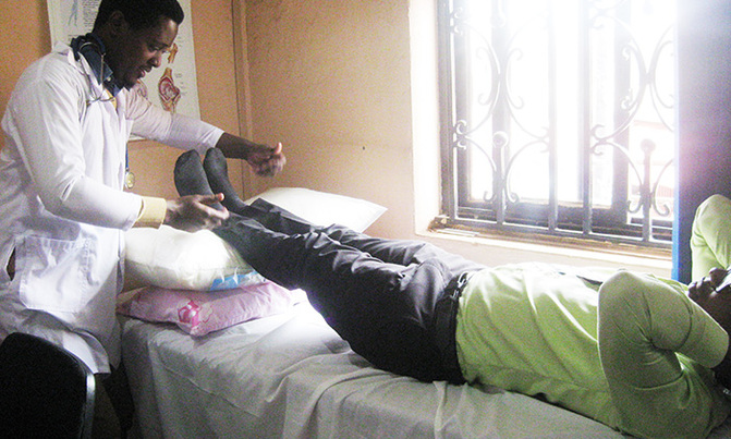 Expert tips on how to handle someone who has fainted Expert tips on how to handle someone who has fainted