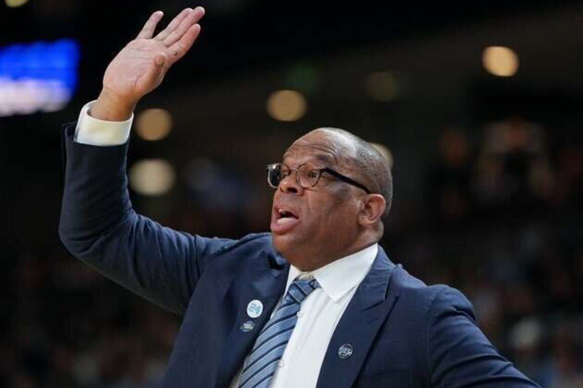 Hubert Davis out as North Carolina coach