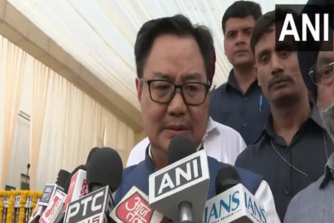Rijiju accuses Rahul Gandhi of misleading people on foreign policy "by speaking language of Pakistan"