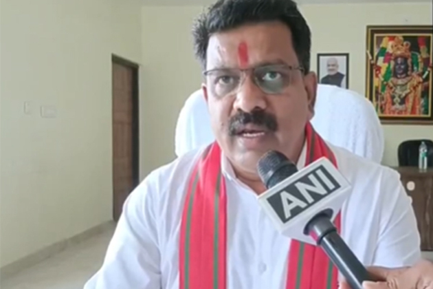 Chhattisgarh Dy CM Vijay Sharma condoles the death of Jawan in IED blast