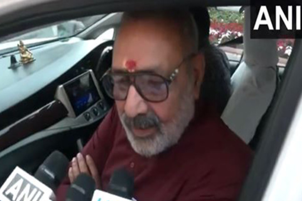 "100 choohe kha kar billi Haj ko chali": BJP's Giriraj Singh slams Congress on Waqf Bill
