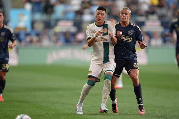 Union score twice in stoppage time to stun Atlanta
