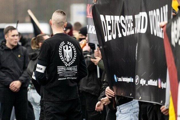 German authorities clamp down on alleged far-right extremists