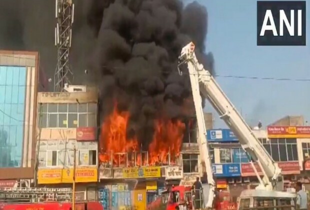 Rajasthan: Massive fire engulfs rubber warehouse in Jaipur's Harmada area