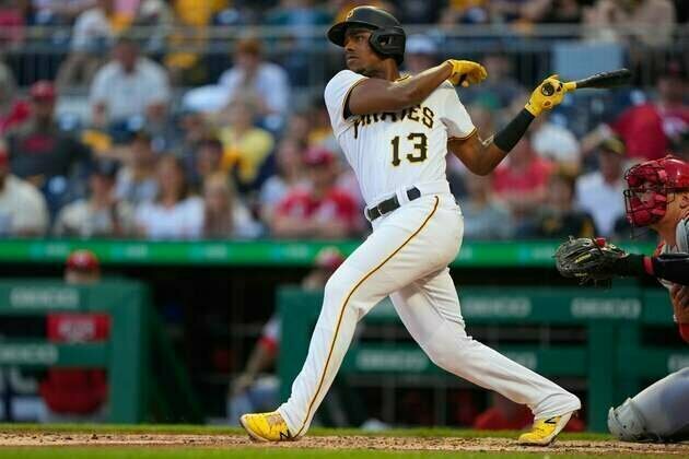 Reds obtain 3B Ke'Bryan Hayes from Pirates