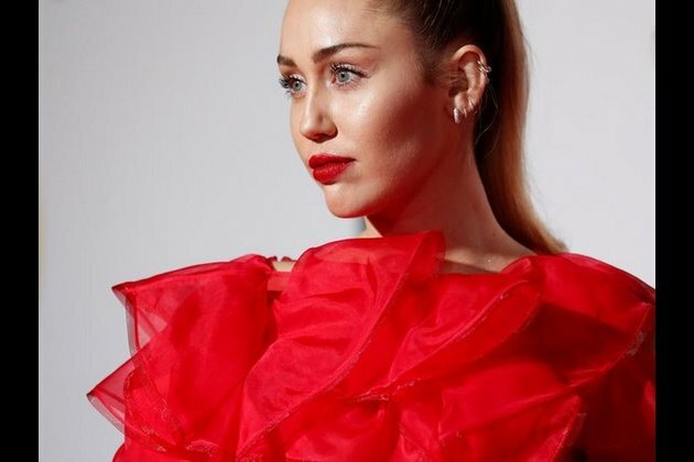Miley Cyrus visits Fine Arts Museum ahead of vocal surgery
