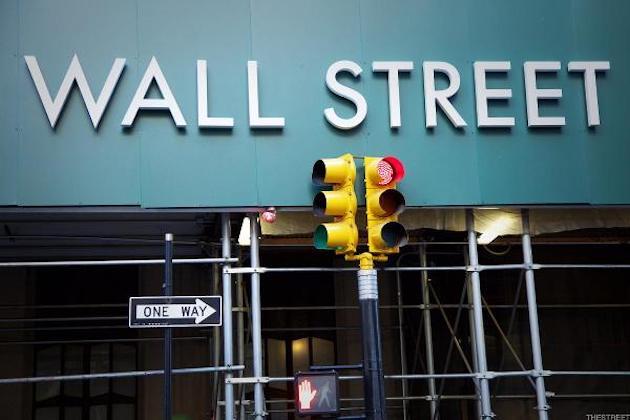 Dow drops 95 points amid division among Federal Reserve