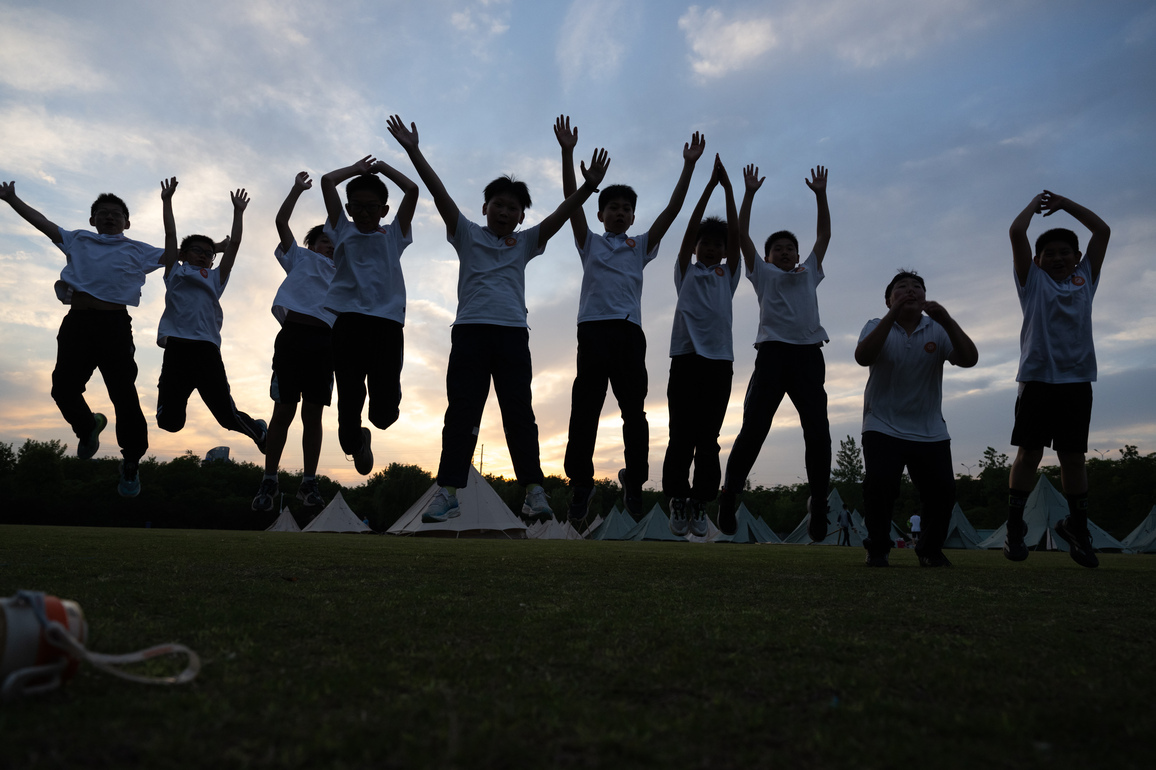 CHINA-WUHAN-SCHOOL-GRADUATES-CAMPING NIGHT (CN)